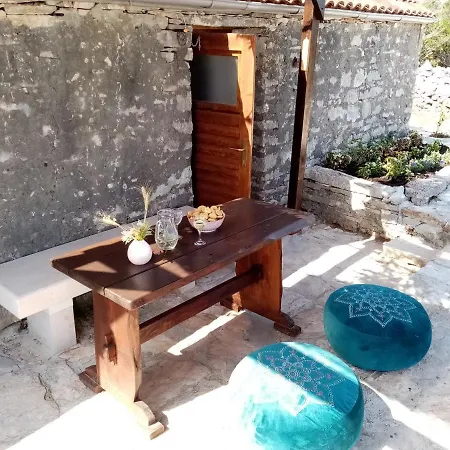 Pirate's Nest Stone House Casa de Campo *