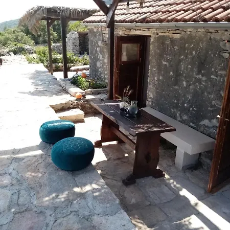 Pirate's Nest Stone House Casa de Campo