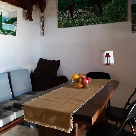 Pirate's Nest Stone House * קורצולה