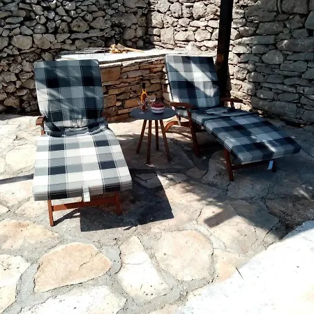 בית כפרי Pirate's Nest Stone House
